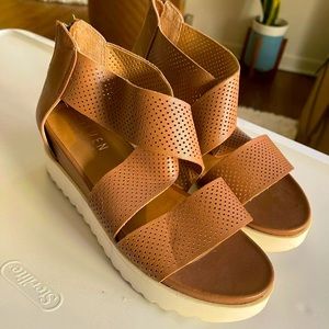 Camel colored Steve Madden sandals